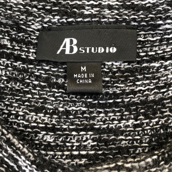AB Studio Black/White cardigan, open front with button at neckline. Size Medium - Picture 2 of 4